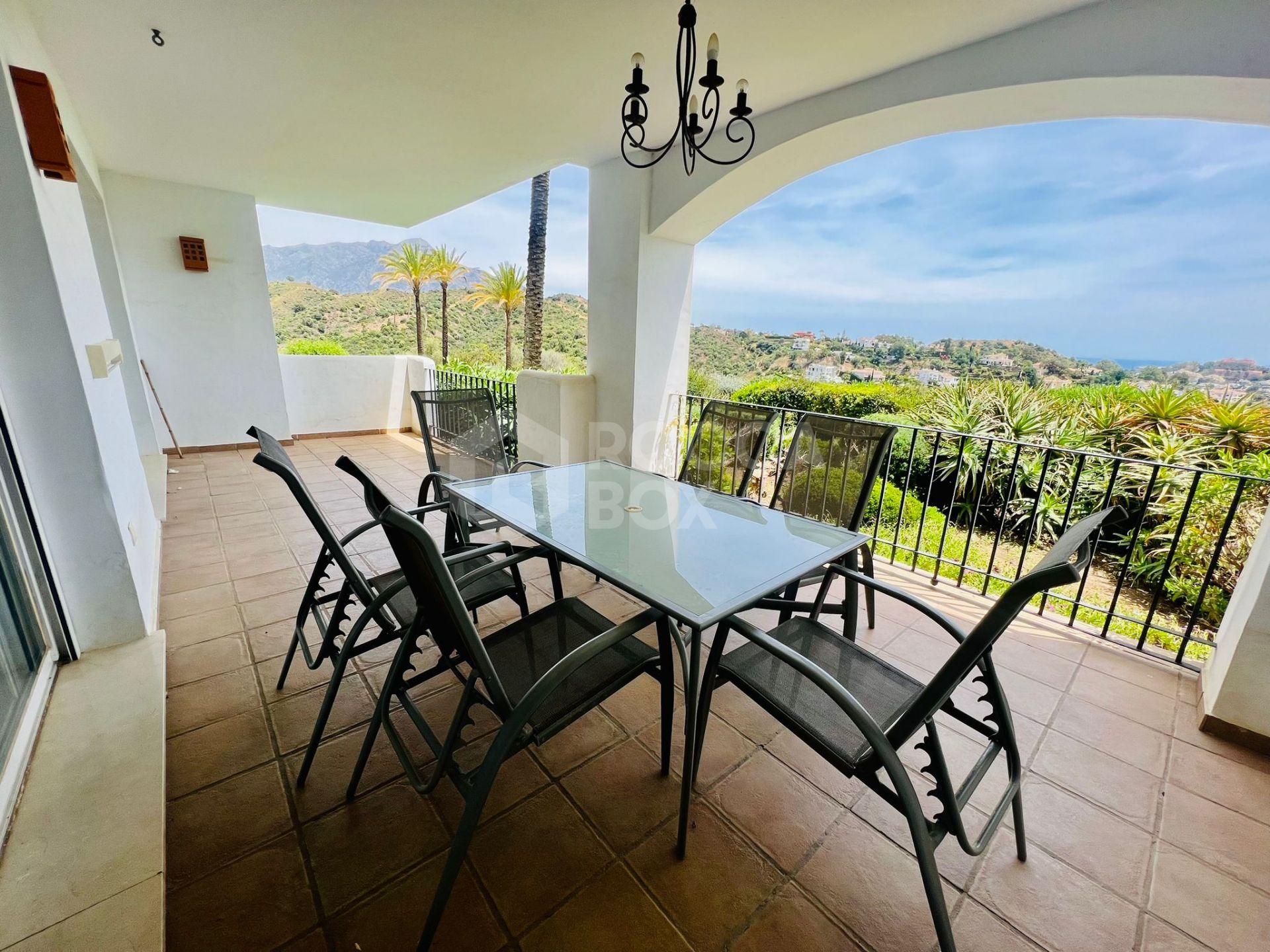 Spacious Ground Floor Apartment in Altos de La Quinta, Benahavis with Stunning Views and Potential for Renovation.