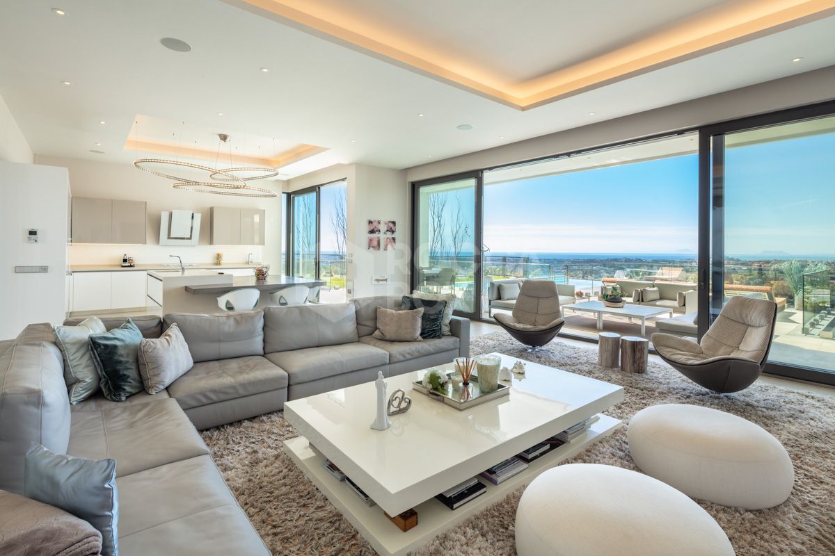 Spectacular Modern Villa in El Herrojo: Captivating Design, Entertainment Paradise, and Premier Location