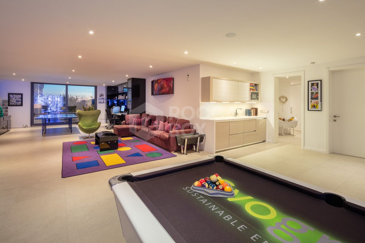 Spectacular Modern Villa in El Herrojo: Captivating Design, Entertainment Paradise, and Premier Location