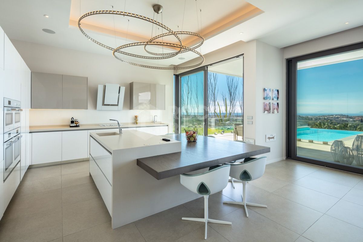 Spectacular Modern Villa in El Herrojo: Captivating Design, Entertainment Paradise, and Premier Location