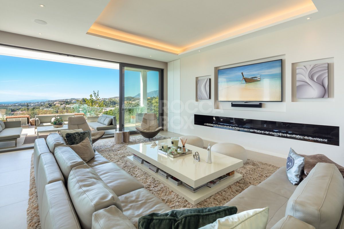 Spectacular Modern Villa in El Herrojo: Captivating Design, Entertainment Paradise, and Premier Location
