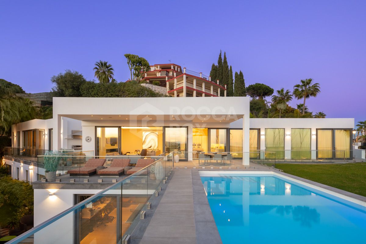 Spectacular Modern Villa in El Herrojo: Captivating Design, Entertainment Paradise, and Premier Location