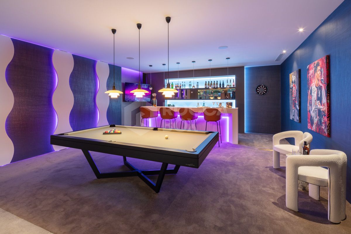 Contemporary Masterpiece in The Hills, La Quinta: A Luxurious Haven in Marbella