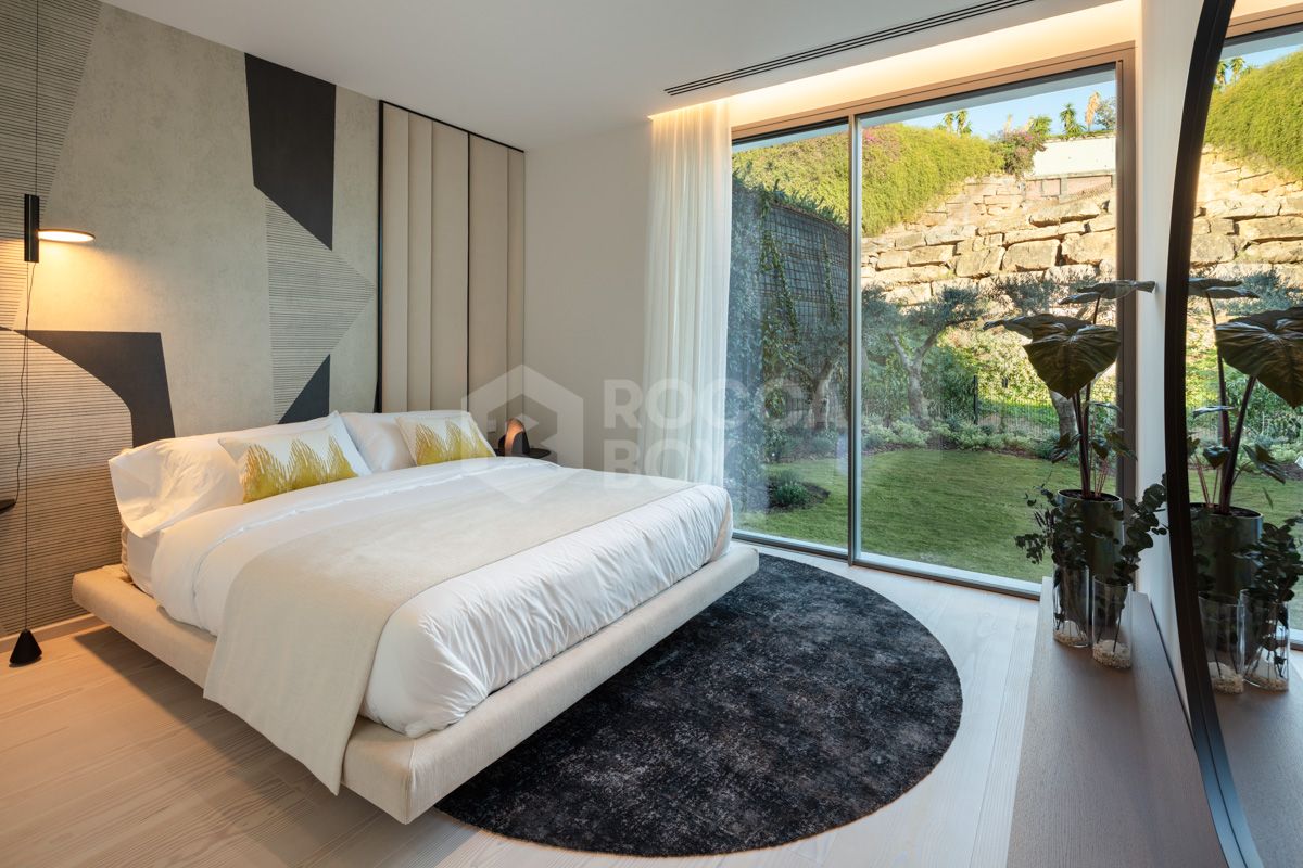 Contemporary Masterpiece in The Hills, La Quinta: A Luxurious Haven in Marbella