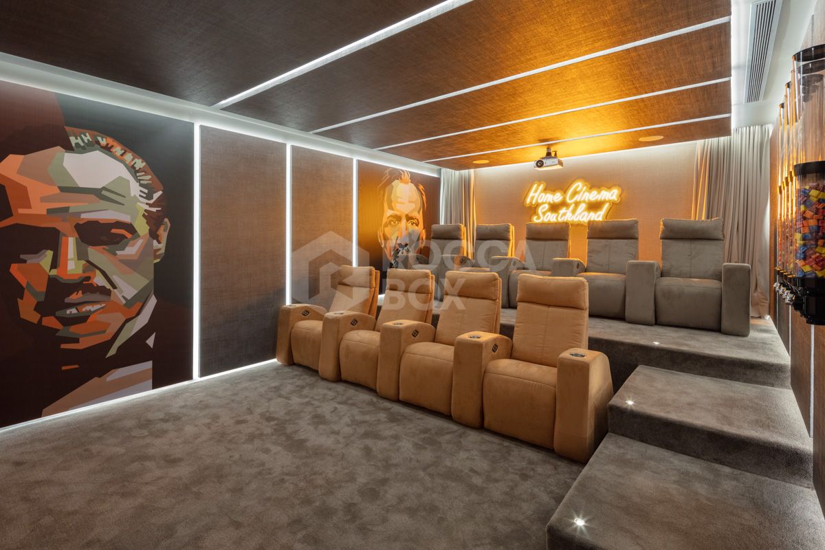 Contemporary Masterpiece in The Hills, La Quinta: A Luxurious Haven in Marbella