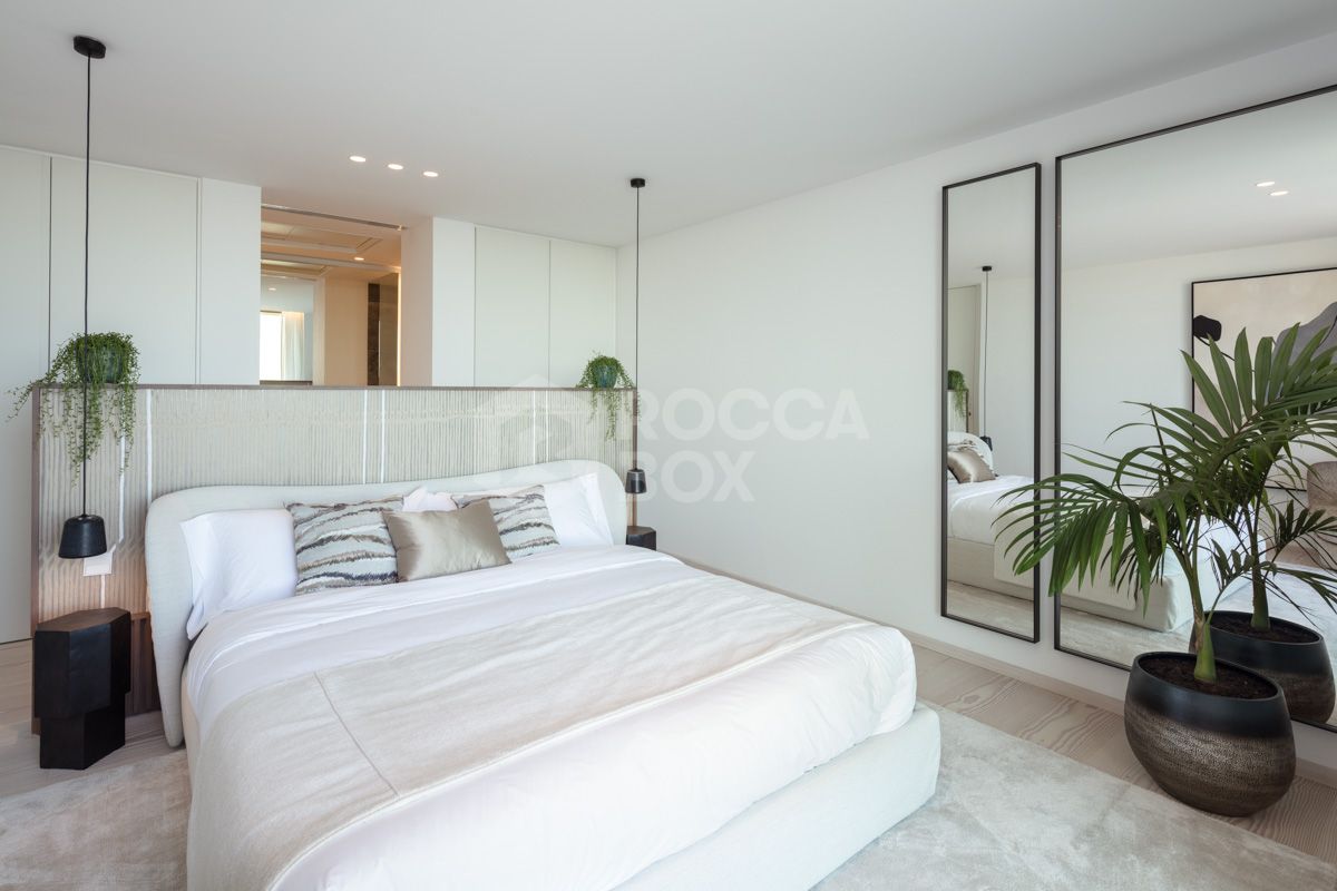 Contemporary Masterpiece in The Hills, La Quinta: A Luxurious Haven in Marbella