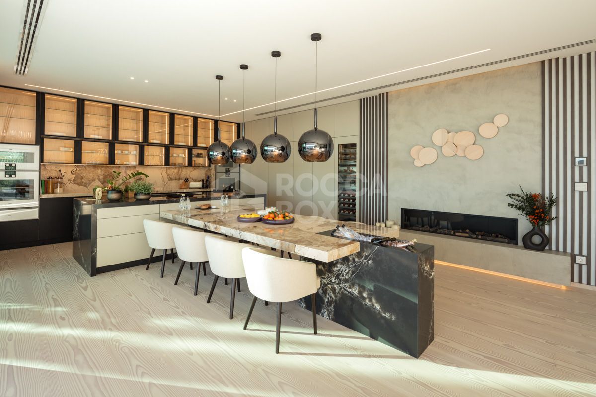 Contemporary Masterpiece in The Hills, La Quinta: A Luxurious Haven in Marbella