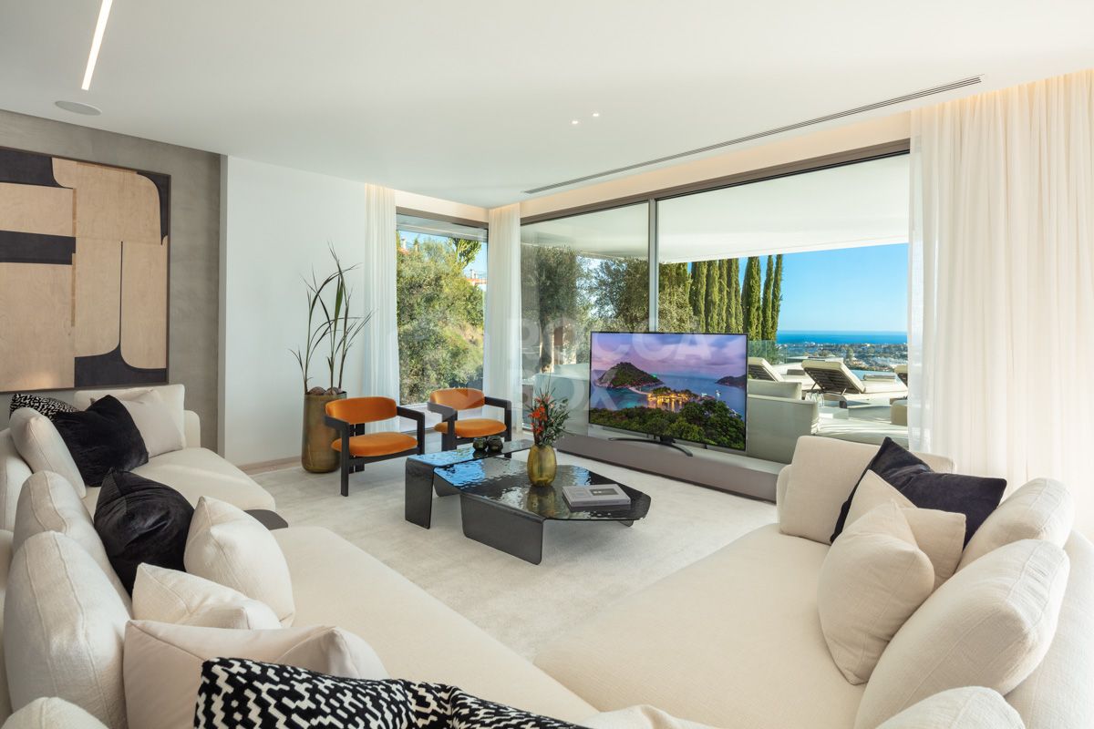 Contemporary Masterpiece in The Hills, La Quinta: A Luxurious Haven in Marbella
