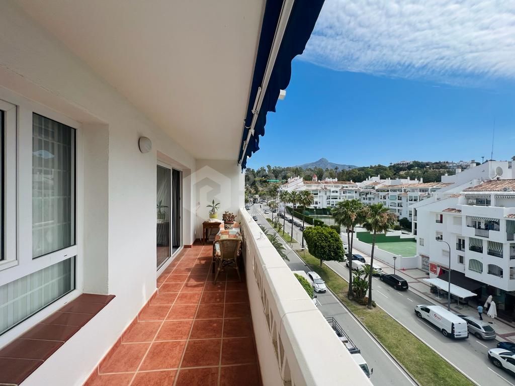 Lovely 2 Bedroom Apartment in Nueva Andalucia, Marbella