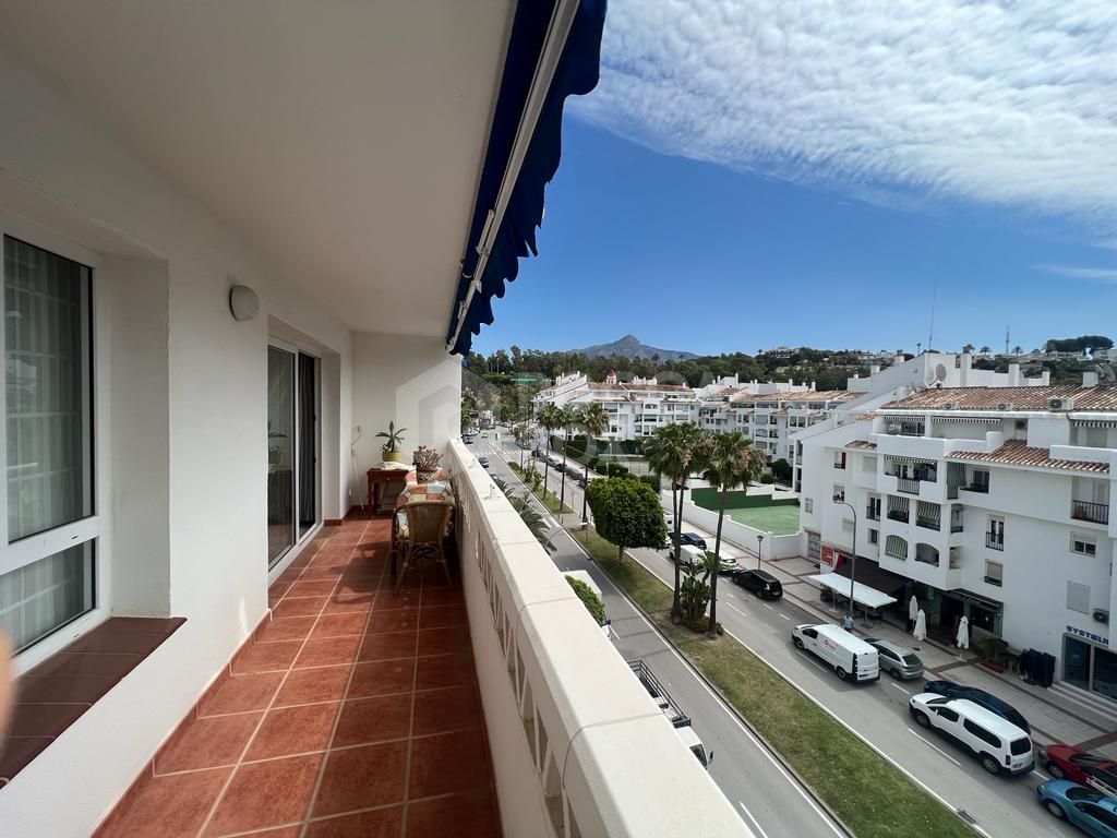 Lovely 2 Bedroom Apartment in Nueva Andalucia, Marbella