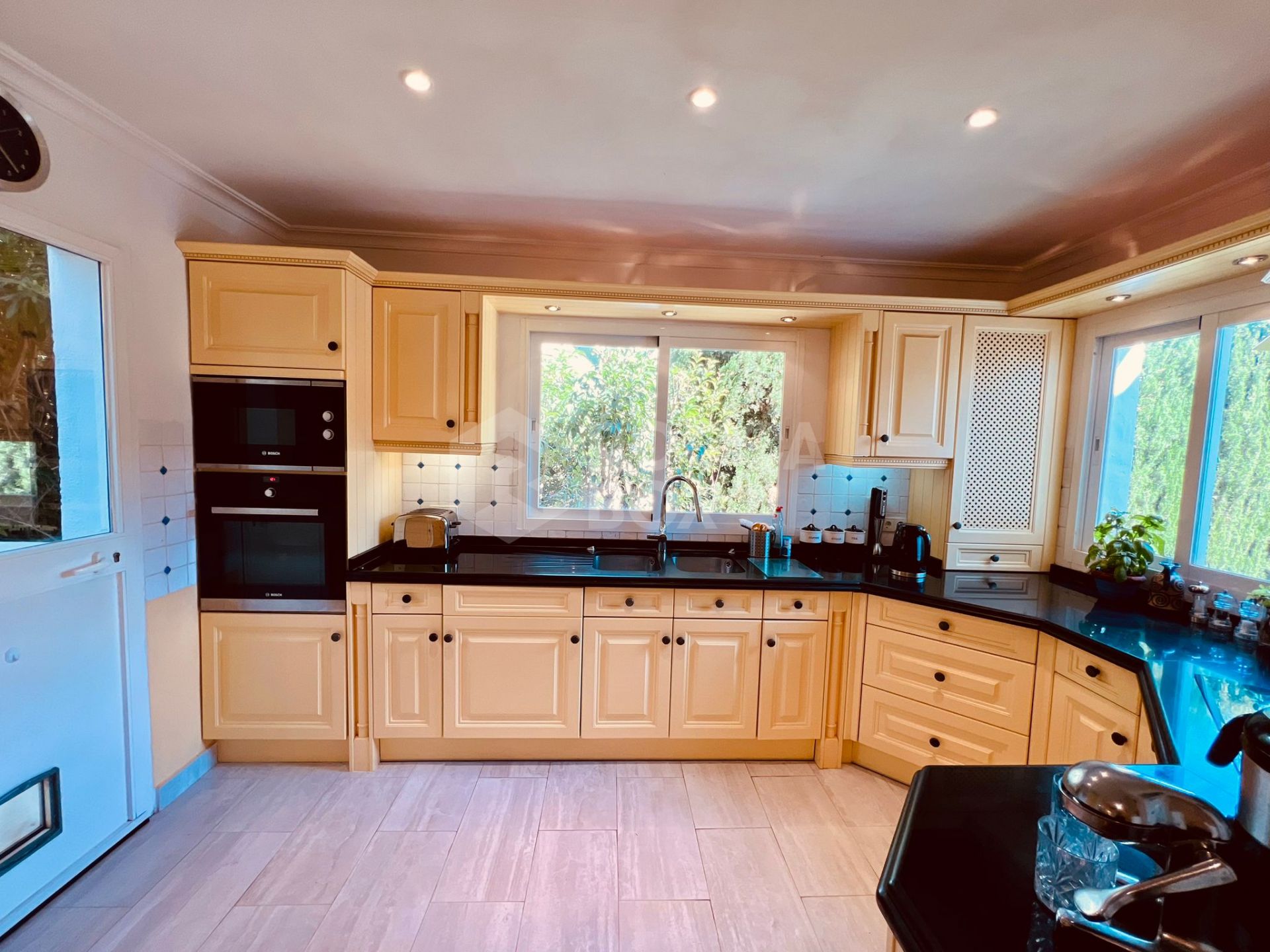 Luxurious 5-Bedroom Villa in Los Naranjos Hill Club: Gated Community with Stunning Views, Private Pool, and Spacious Living