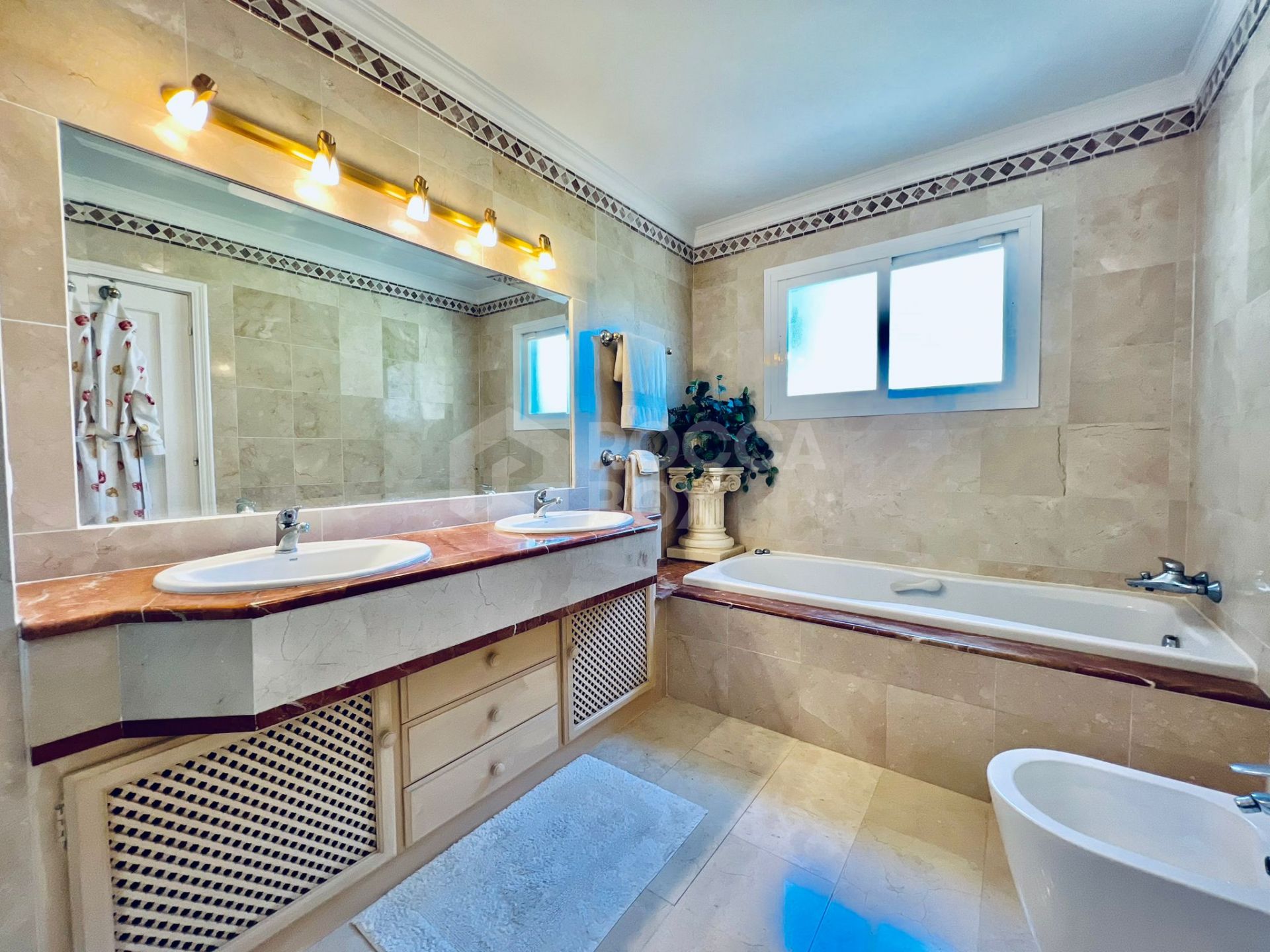 Luxurious 5-Bedroom Villa in Los Naranjos Hill Club: Gated Community with Stunning Views, Private Pool, and Spacious Living