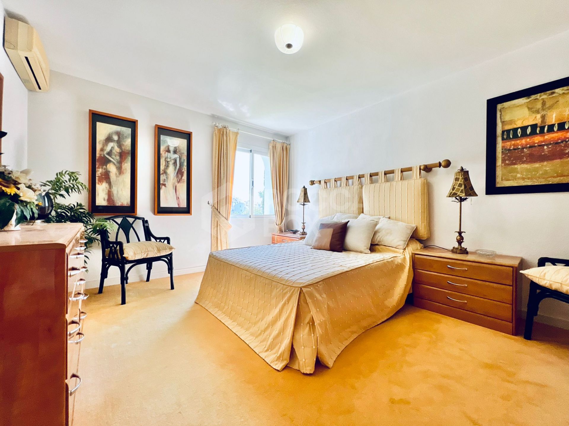 Luxurious 5-Bedroom Villa in Los Naranjos Hill Club: Gated Community with Stunning Views, Private Pool, and Spacious Living