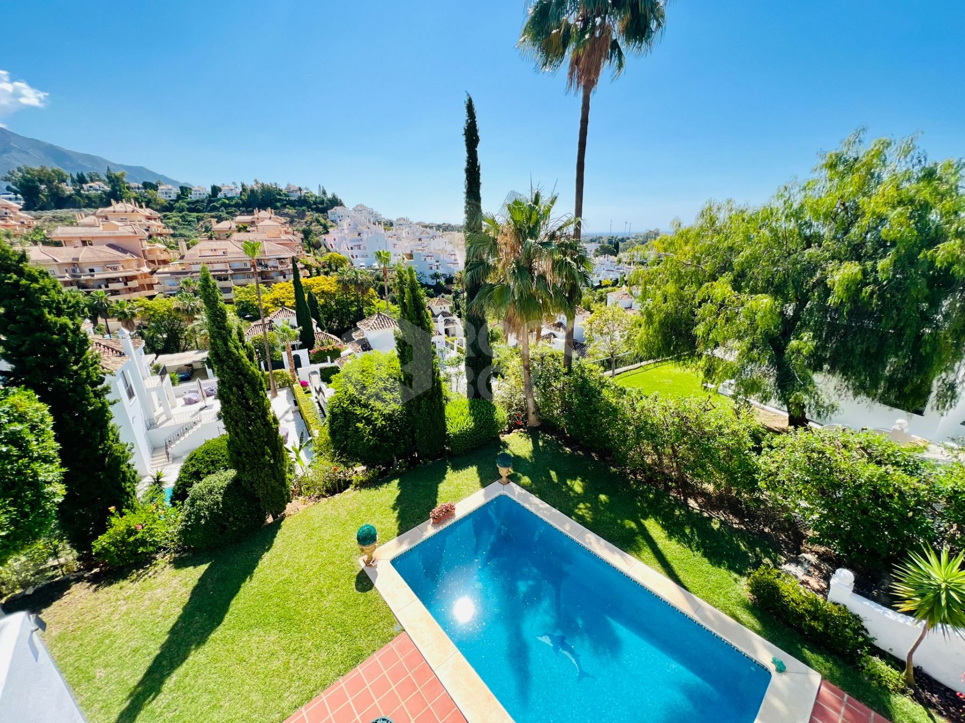 Luxurious 5-Bedroom Villa in Los Naranjos Hill Club: Gated Community with Stunning Views, Private Pool, and Spacious Living