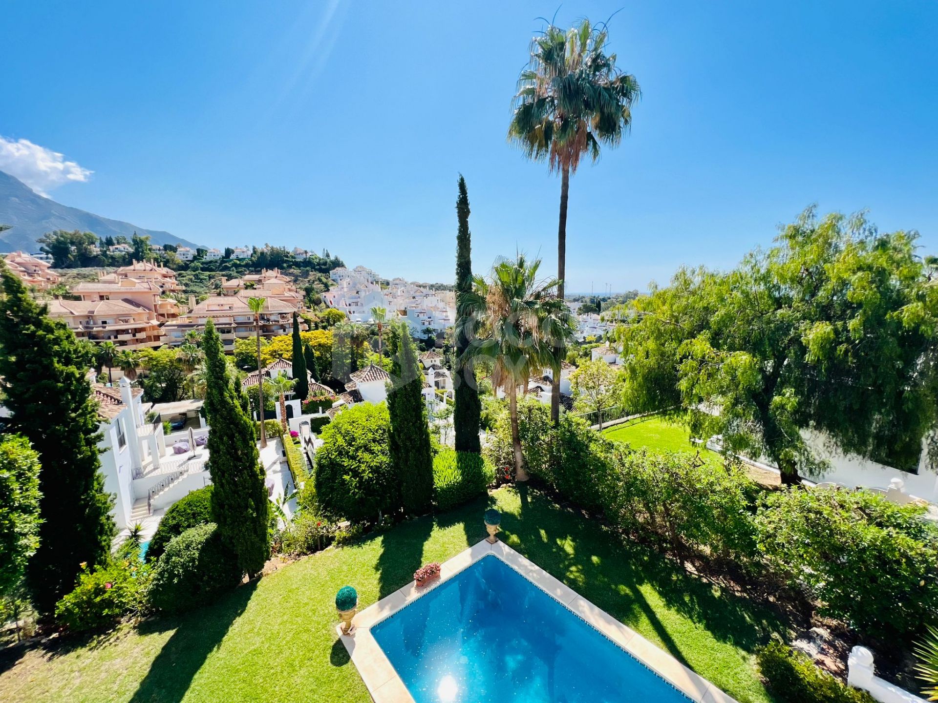Luxurious 5-Bedroom Villa in Los Naranjos Hill Club: Gated Community with Stunning Views, Private Pool, and Spacious Living