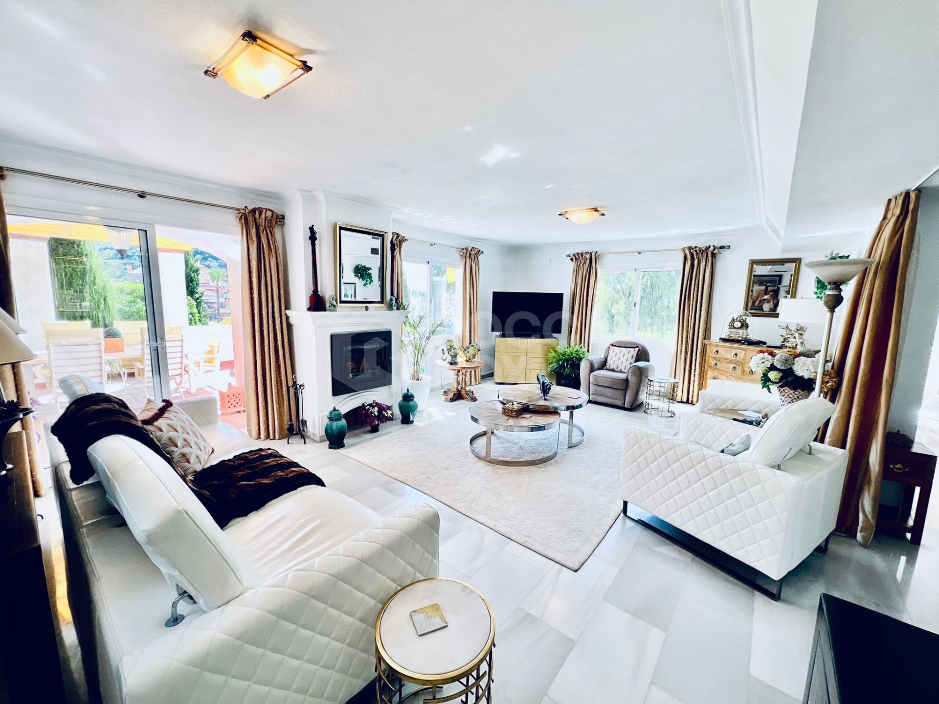 Luxurious 5-Bedroom Villa in Los Naranjos Hill Club: Gated Community with Stunning Views, Private Pool, and Spacious Living