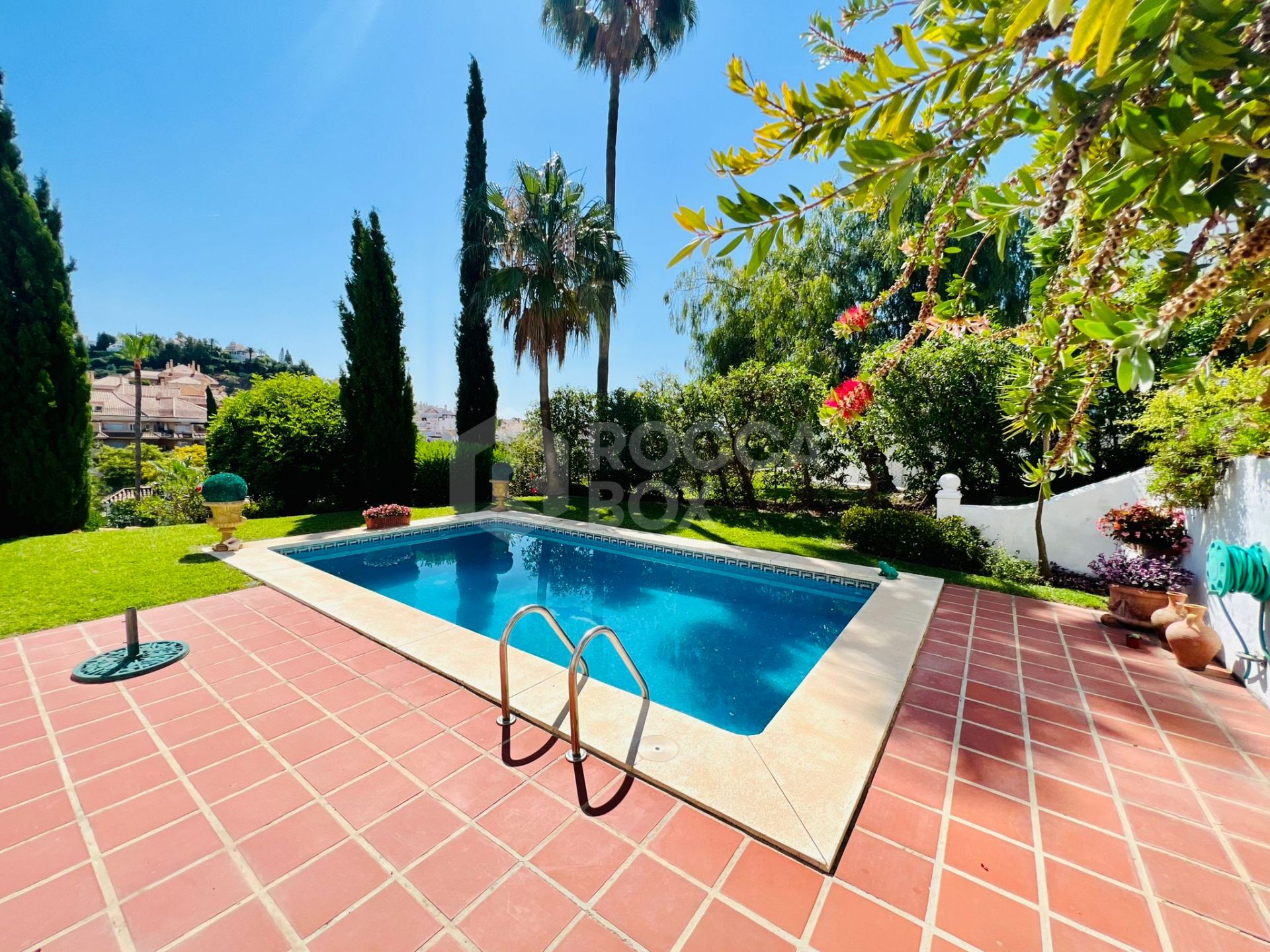 Luxurious 5-Bedroom Villa in Los Naranjos Hill Club: Gated Community with Stunning Views, Private Pool, and Spacious Living