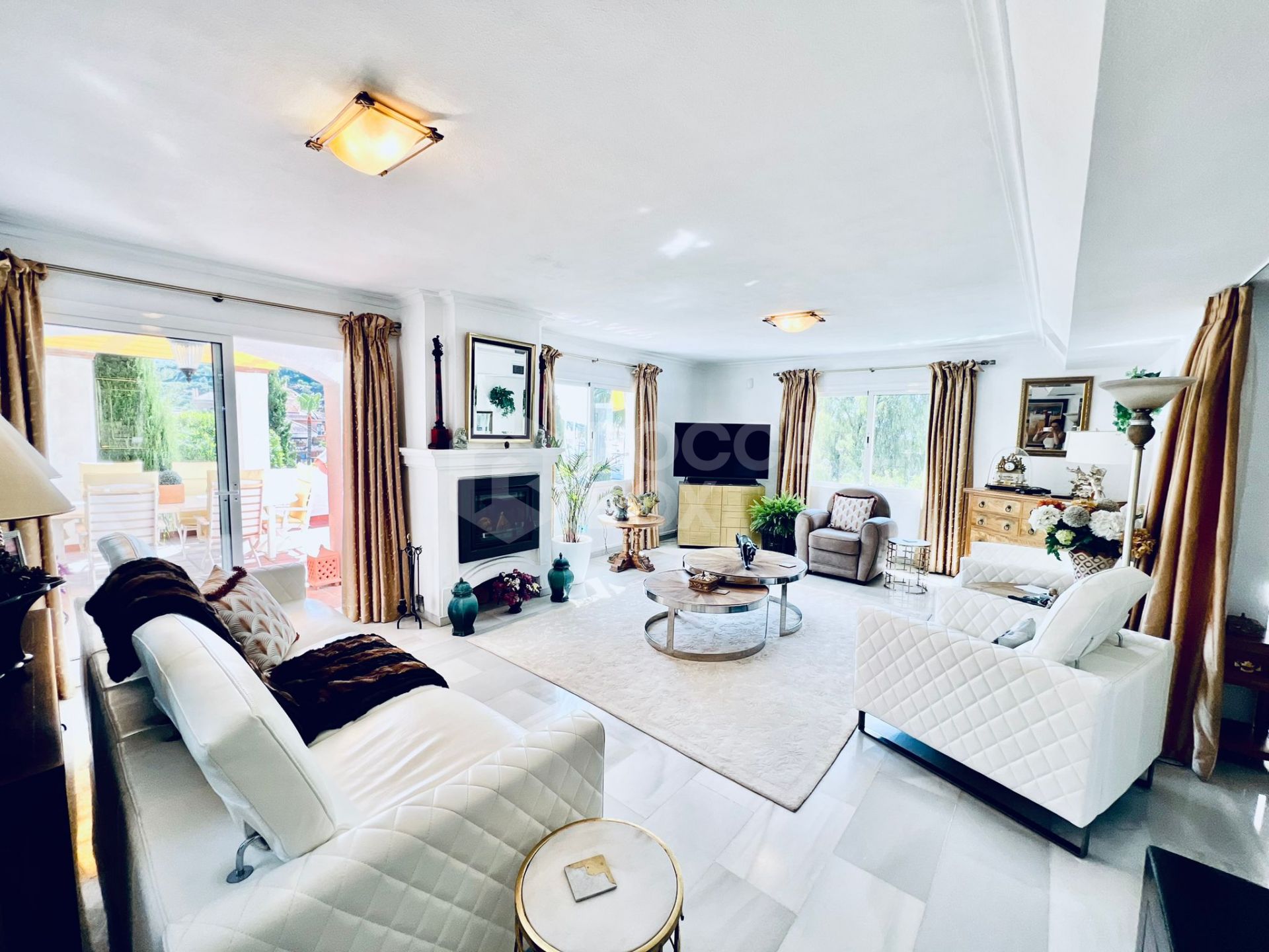 Luxurious 5-Bedroom Villa in Los Naranjos Hill Club: Gated Community with Stunning Views, Private Pool, and Spacious Living