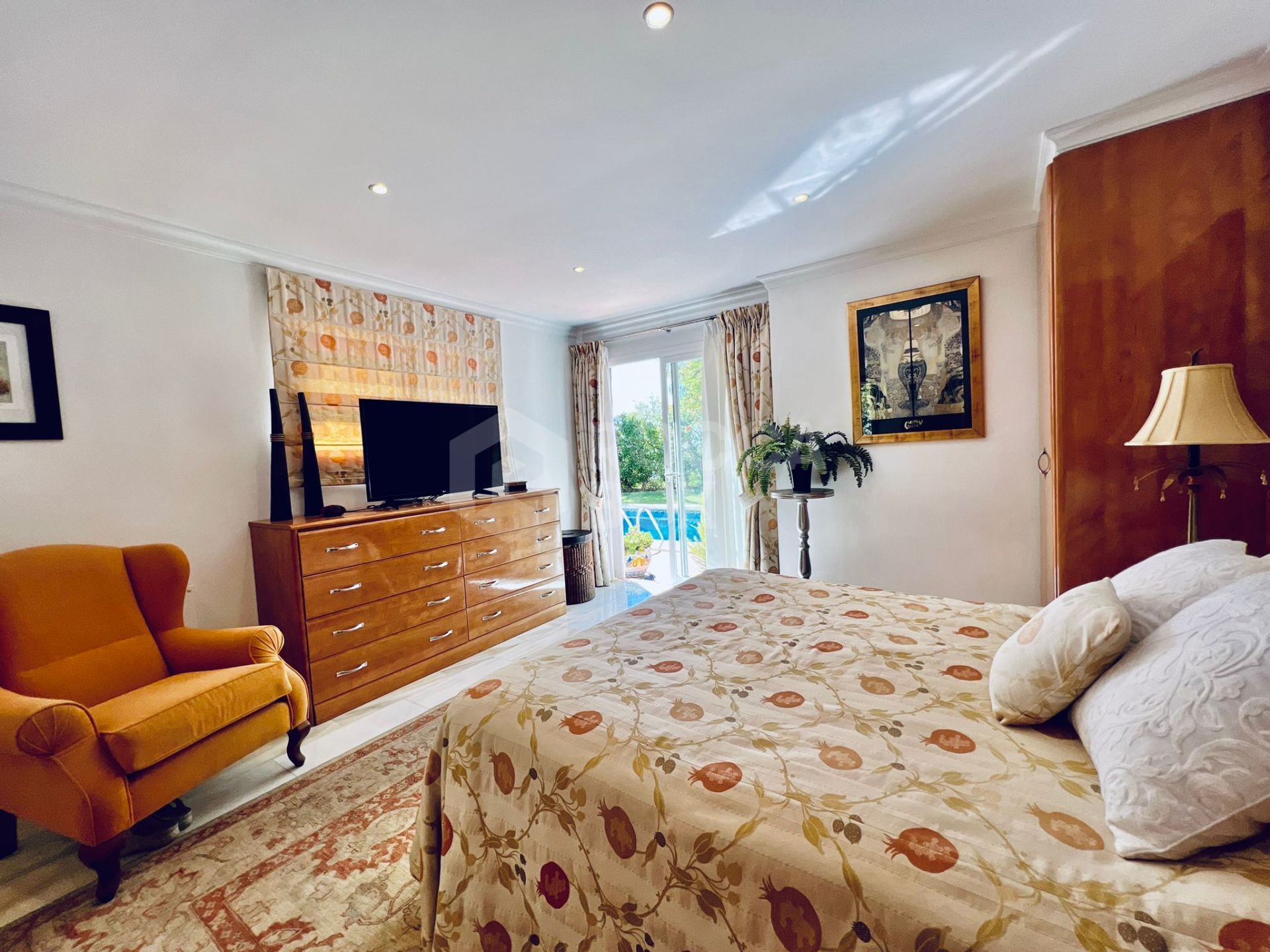 Luxurious 5-Bedroom Villa in Los Naranjos Hill Club: Gated Community with Stunning Views, Private Pool, and Spacious Living
