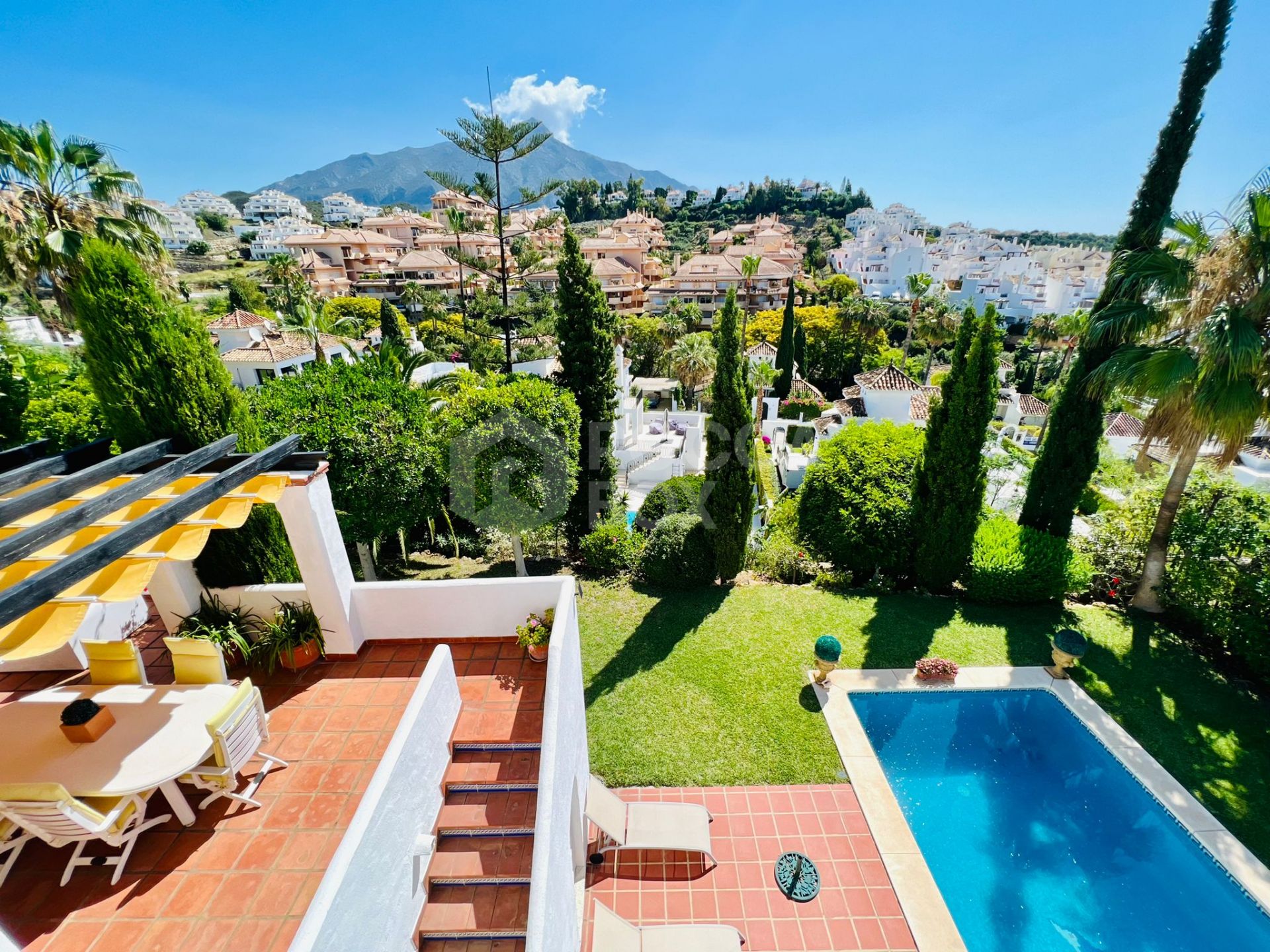 Luxurious 5-Bedroom Villa in Los Naranjos Hill Club: Gated Community with Stunning Views, Private Pool, and Spacious Living