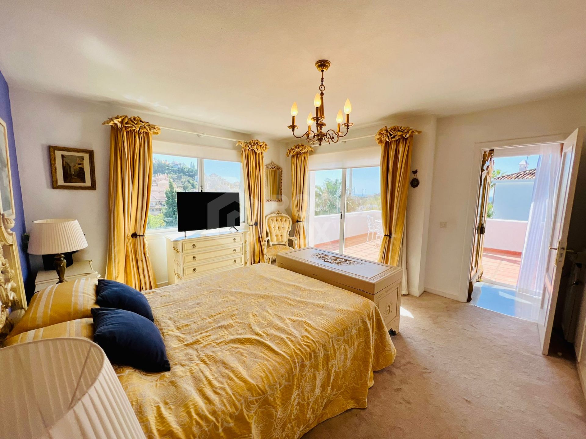 Luxurious 5-Bedroom Villa in Los Naranjos Hill Club: Gated Community with Stunning Views, Private Pool, and Spacious Living