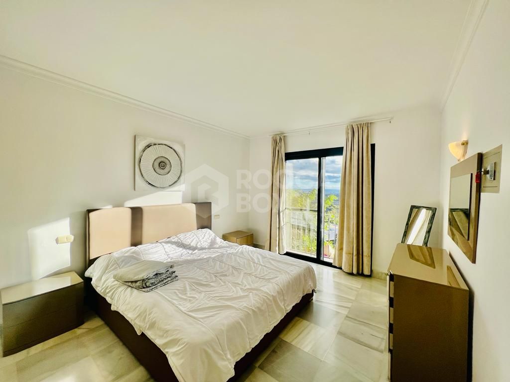 2 bed 2 bath apartment in Monte Halcones, Benahavis