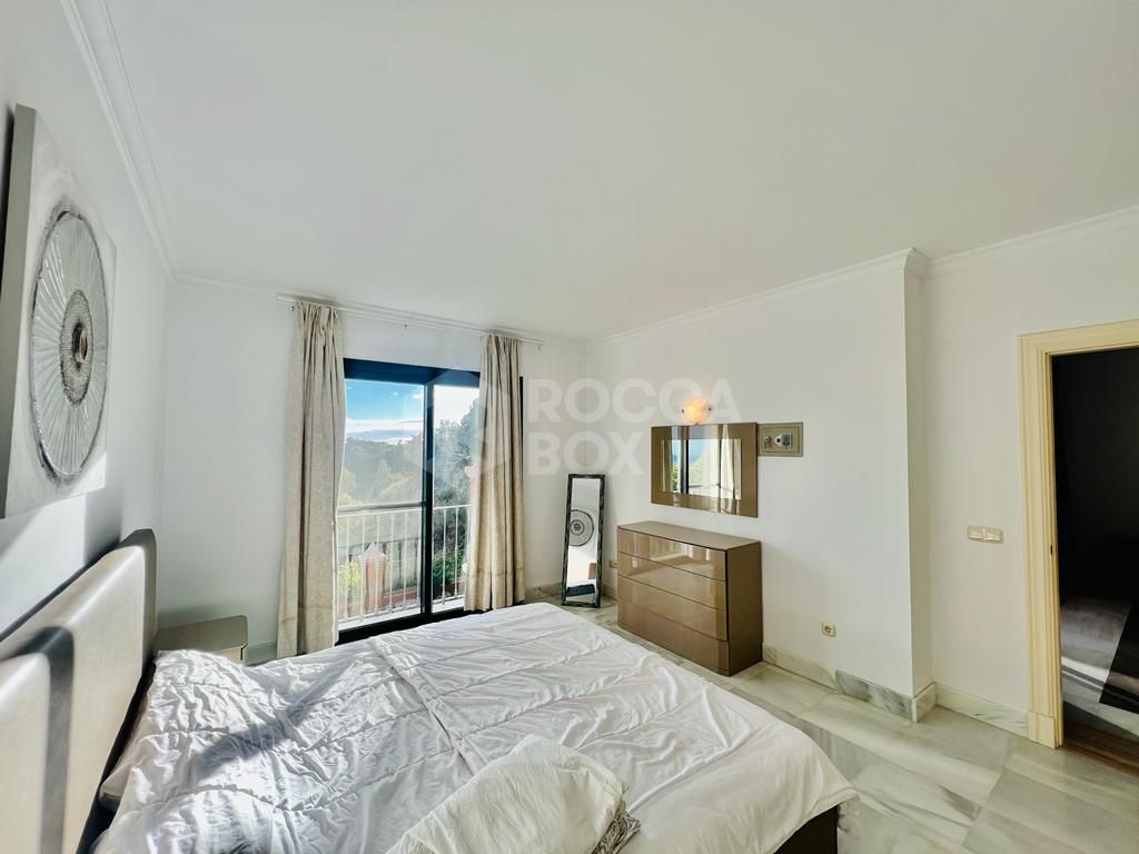 2 bed 2 bath apartment in Monte Halcones, Benahavis