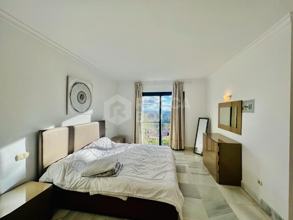 2 bed 2 bath apartment in Monte Halcones, Benahavis