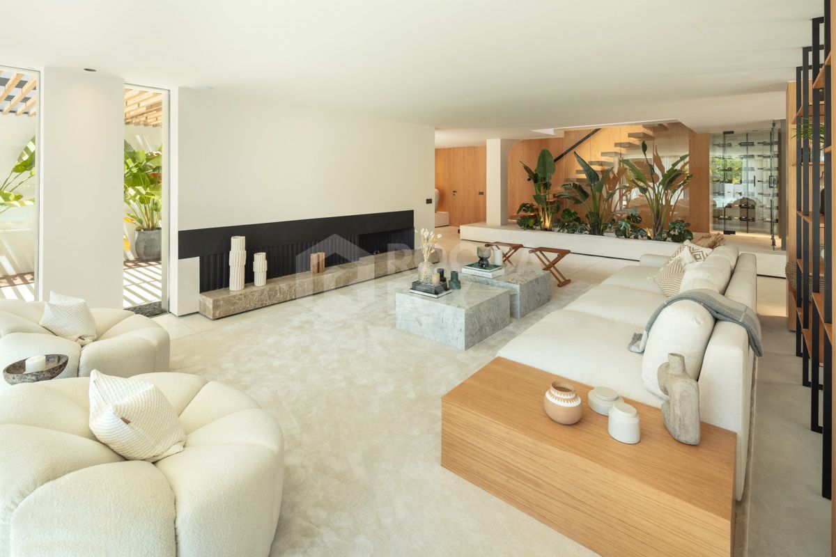 An Exquisite Contemporary Villa in the Golf Valley - Exceptional Value at Under €3.5M!