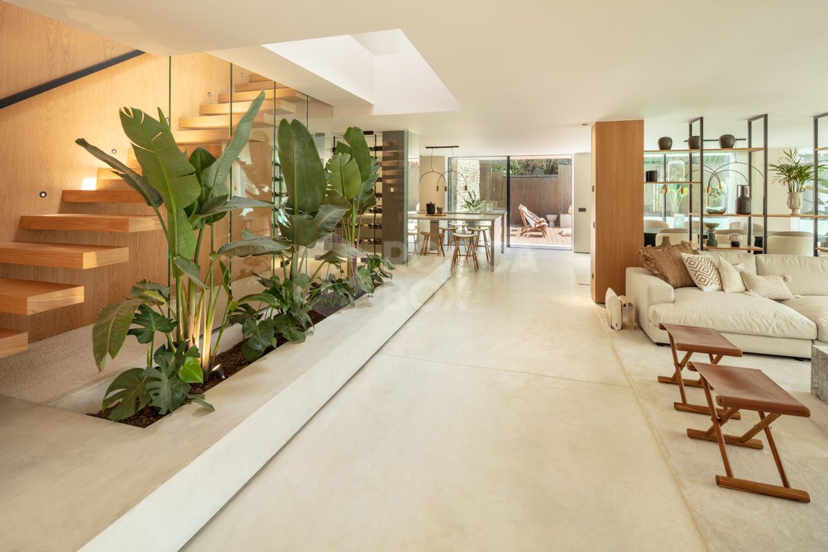 An Exquisite Contemporary Villa in the Golf Valley - Exceptional Value at Under €3.5M!
