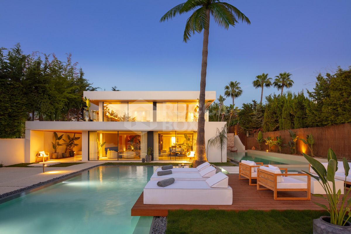 An Exquisite Contemporary Villa in the Golf Valley - Exceptional Value at Under €3.5M!
