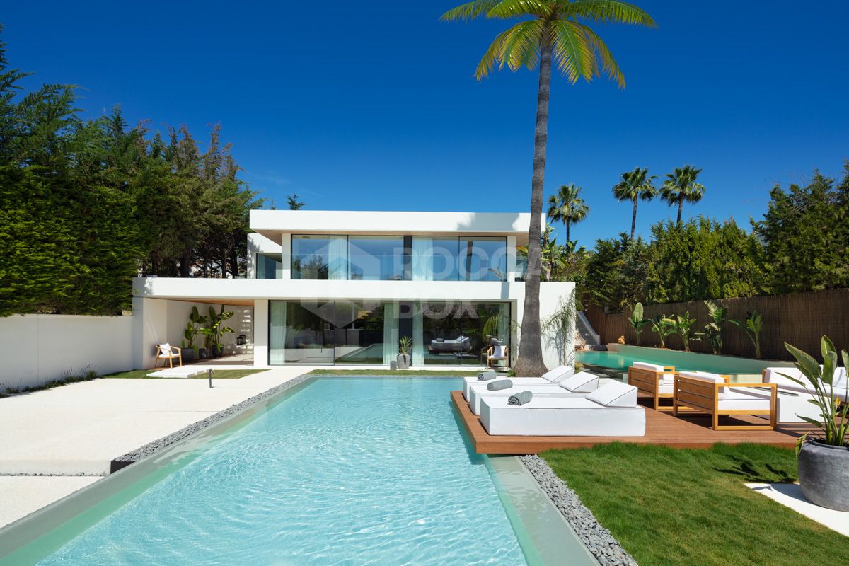 An Exquisite Contemporary Villa in the Golf Valley - Exceptional Value at Under €3.5M!