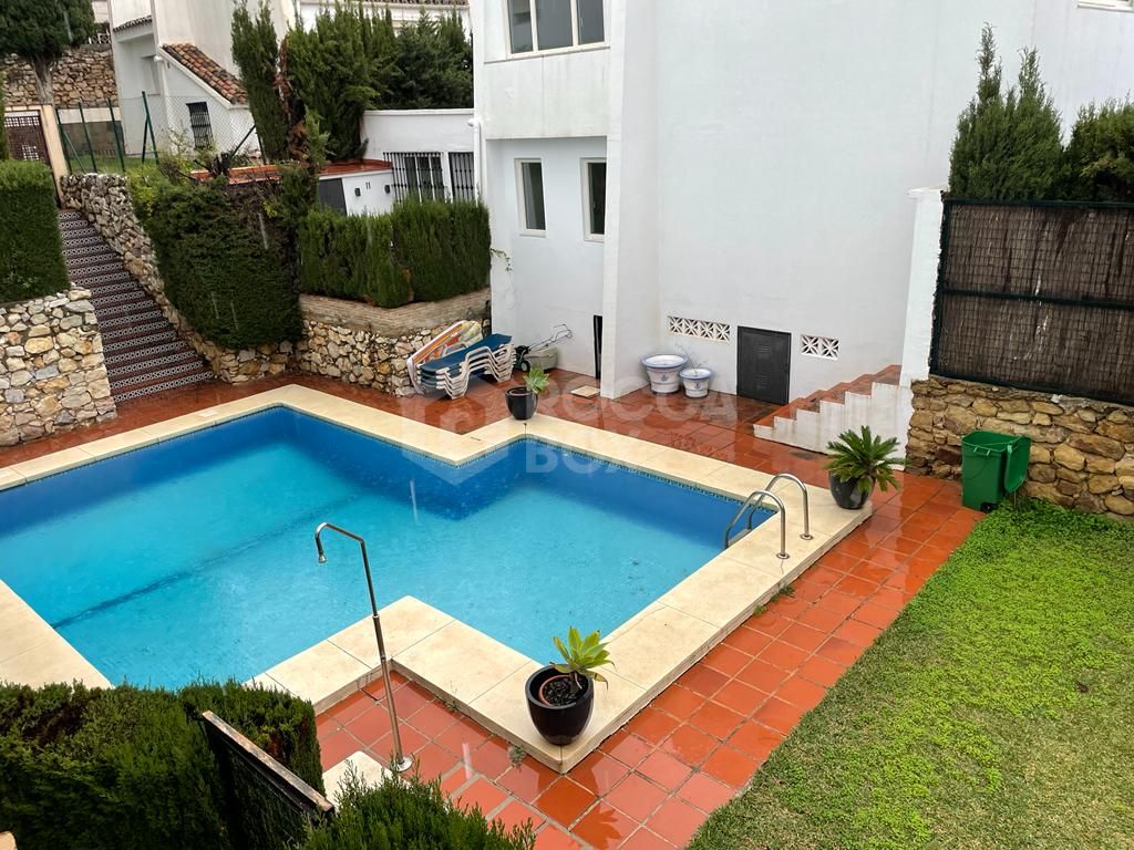 OWN A FOUR BEDROOM VILLA IN NUEVA ANDALUCIA FOR JUST 750,000 €