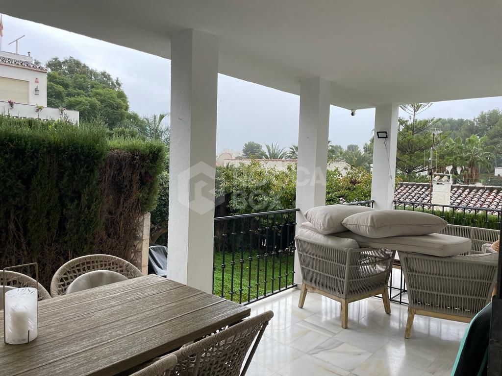 OWN A FOUR BEDROOM VILLA IN NUEVA ANDALUCIA FOR JUST 750,000 €