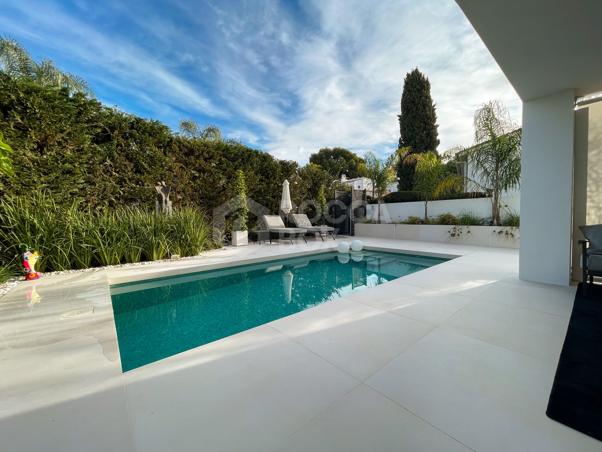 STYLISH, CONTEMPORARY VILLA SITUATED IN THE HEART OF NUEVA ANDALUCIA.