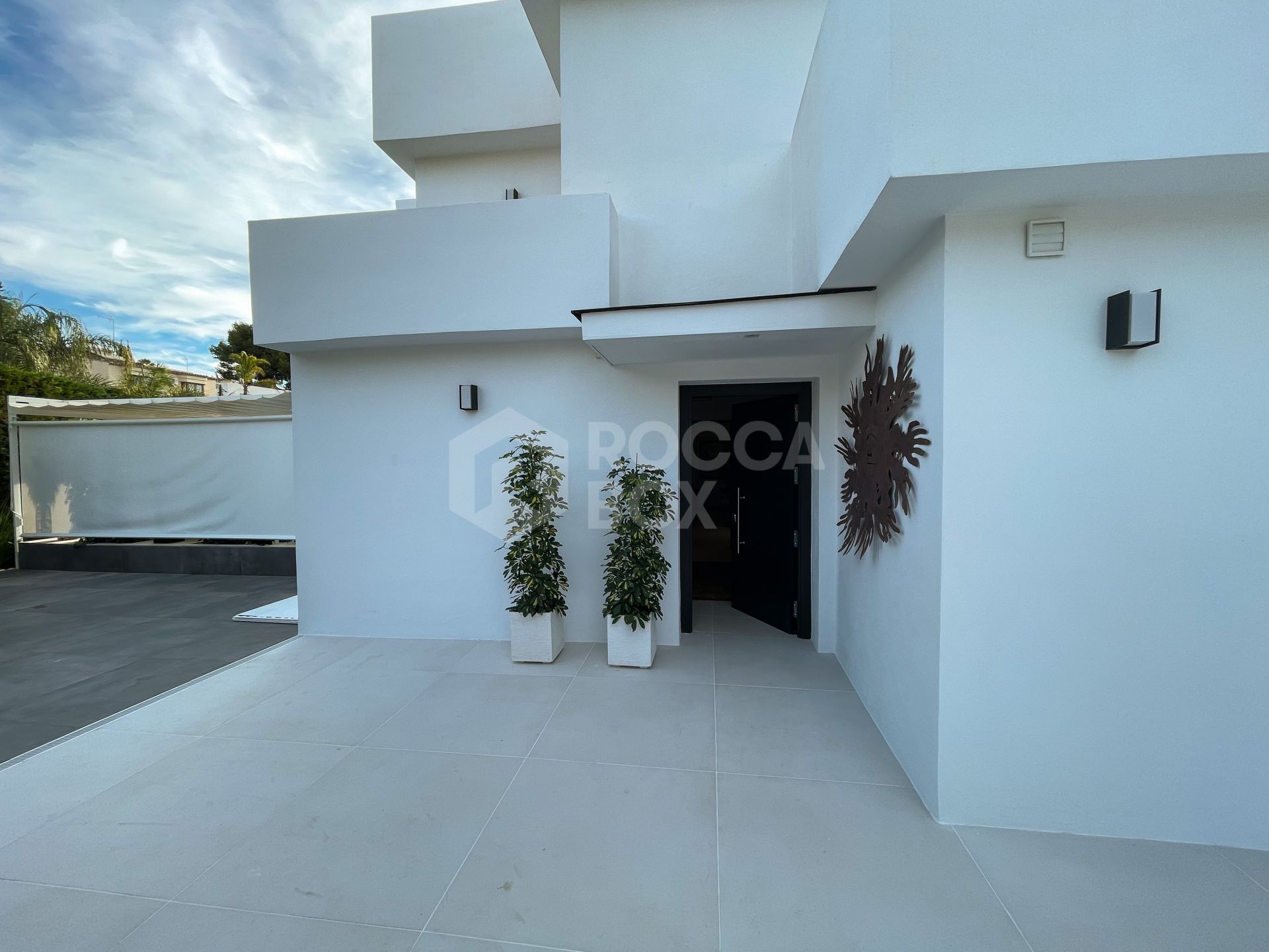 STYLISH, CONTEMPORARY VILLA SITUATED IN THE HEART OF NUEVA ANDALUCIA.