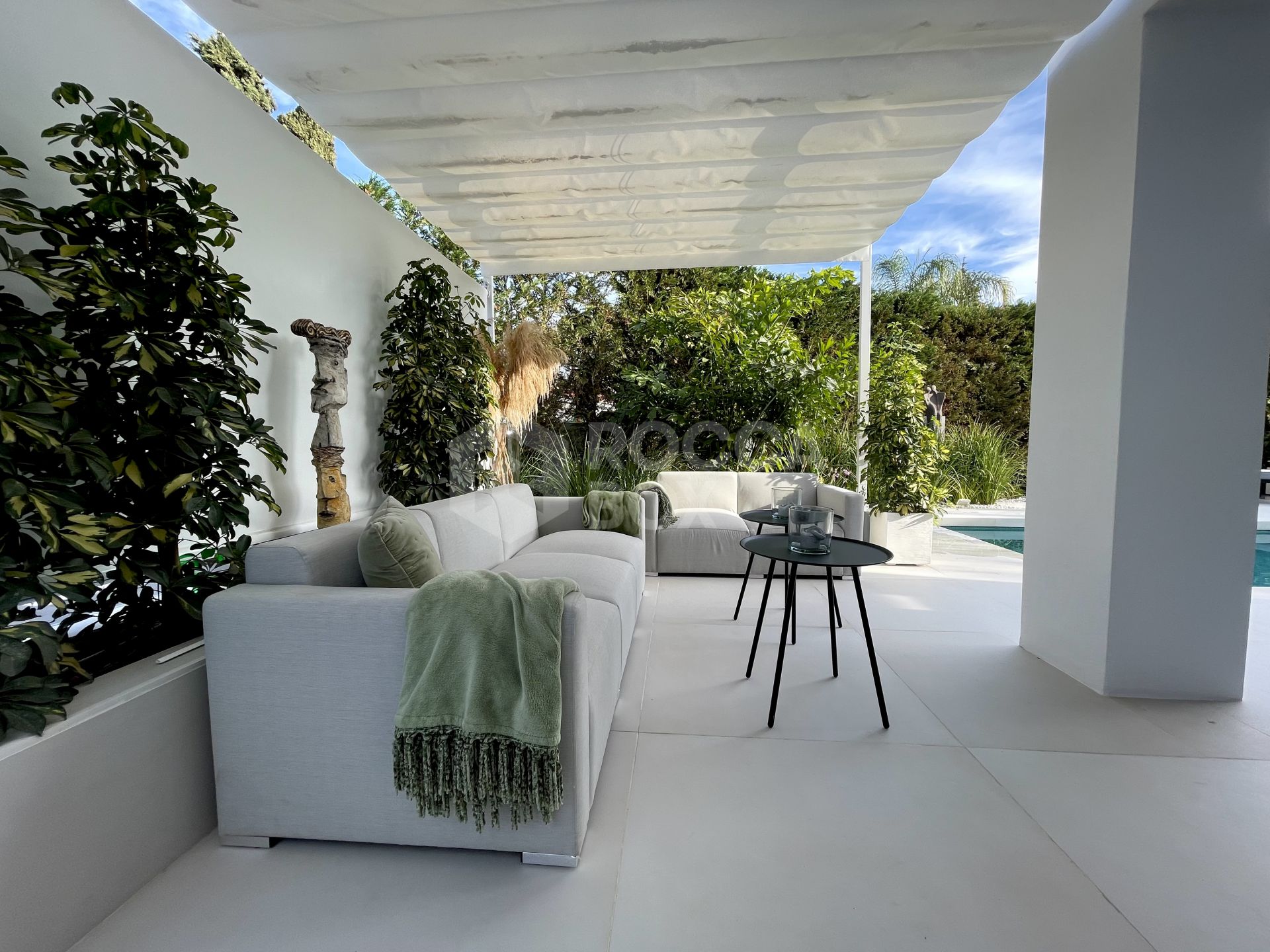 STYLISH, CONTEMPORARY VILLA SITUATED IN THE HEART OF NUEVA ANDALUCIA.