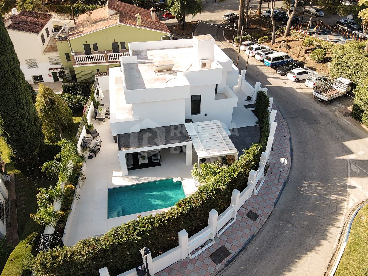STYLISH, CONTEMPORARY VILLA SITUATED IN THE HEART OF NUEVA ANDALUCIA.