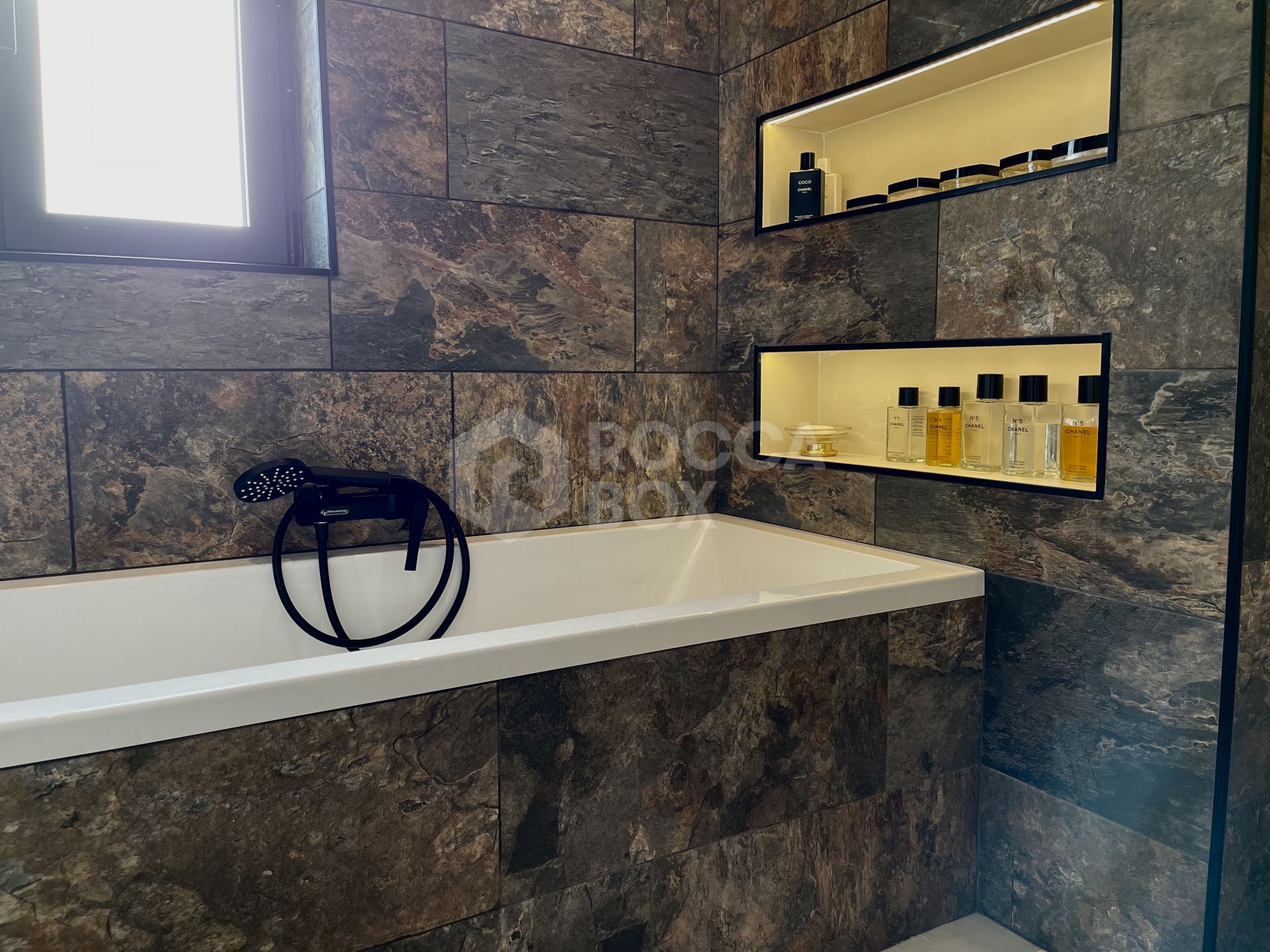 STYLISH, CONTEMPORARY VILLA SITUATED IN THE HEART OF NUEVA ANDALUCIA.