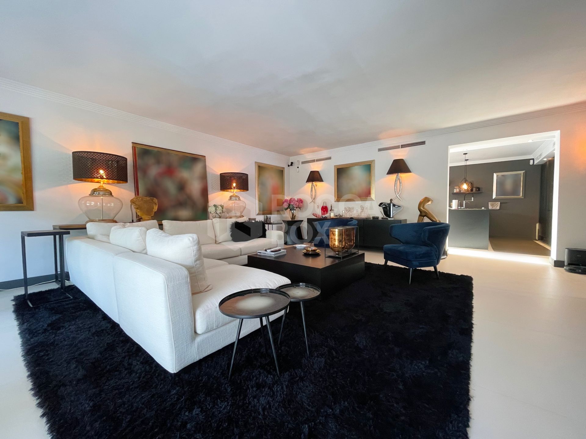 STYLISH, CONTEMPORARY VILLA SITUATED IN THE HEART OF NUEVA ANDALUCIA.