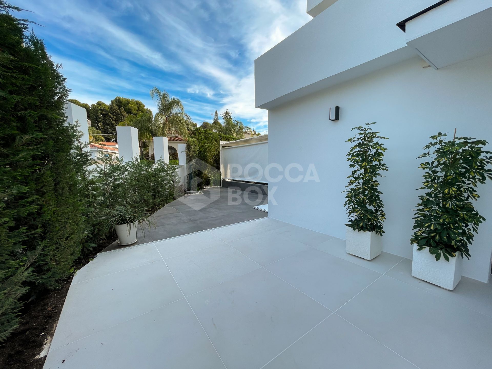 STYLISH, CONTEMPORARY VILLA SITUATED IN THE HEART OF NUEVA ANDALUCIA.