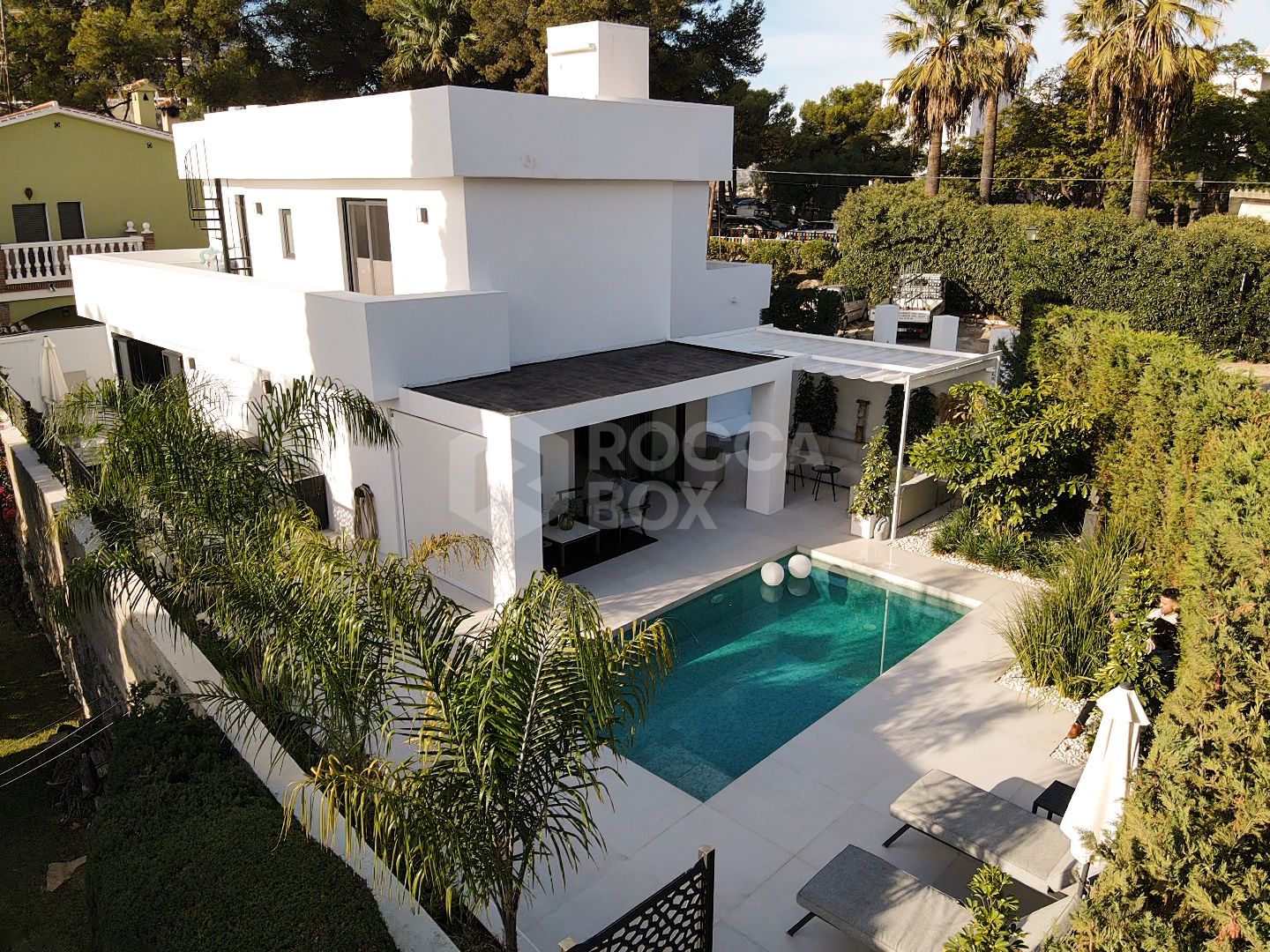 STYLISH, CONTEMPORARY VILLA SITUATED IN THE HEART OF NUEVA ANDALUCIA.