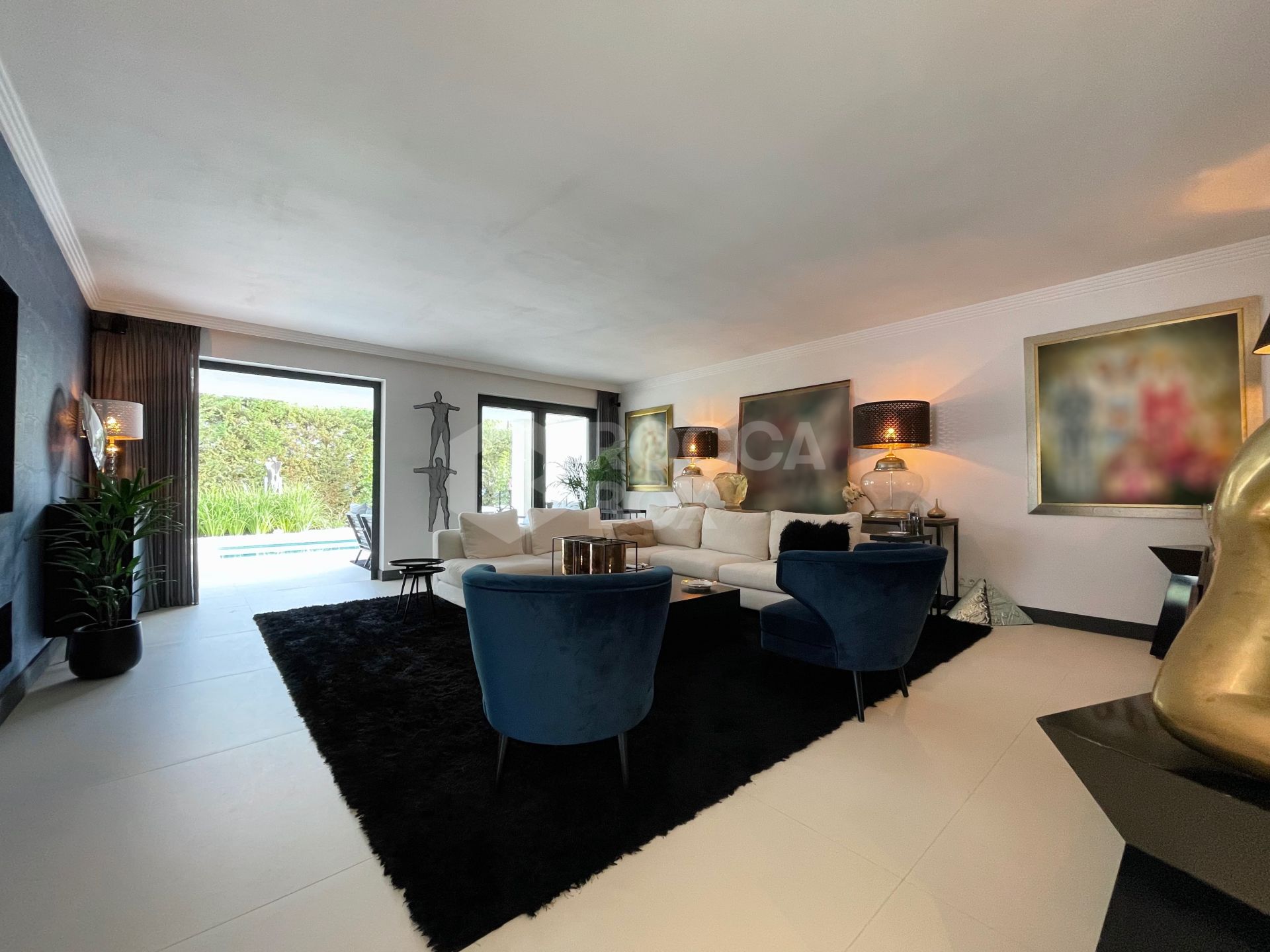 STYLISH, CONTEMPORARY VILLA SITUATED IN THE HEART OF NUEVA ANDALUCIA.
