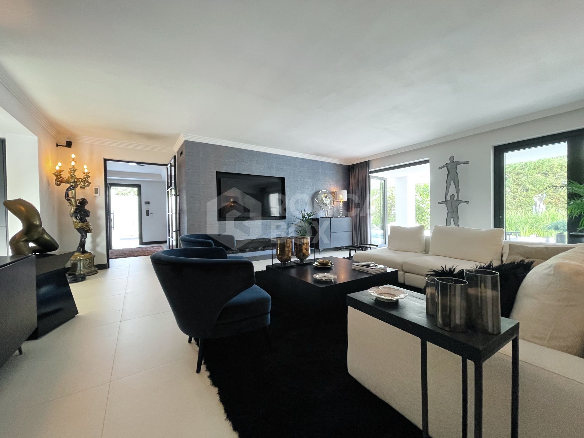 STYLISH, CONTEMPORARY VILLA SITUATED IN THE HEART OF NUEVA ANDALUCIA.