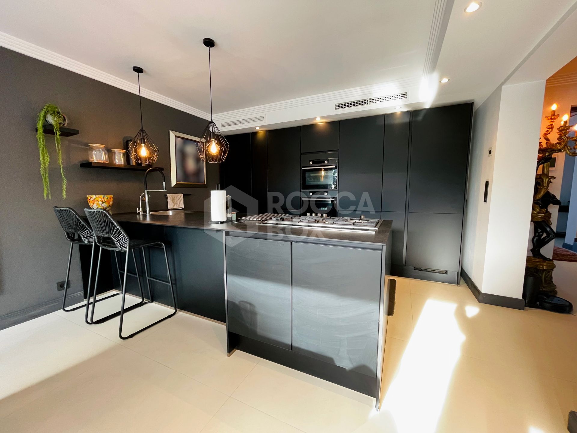 STYLISH, CONTEMPORARY VILLA SITUATED IN THE HEART OF NUEVA ANDALUCIA.
