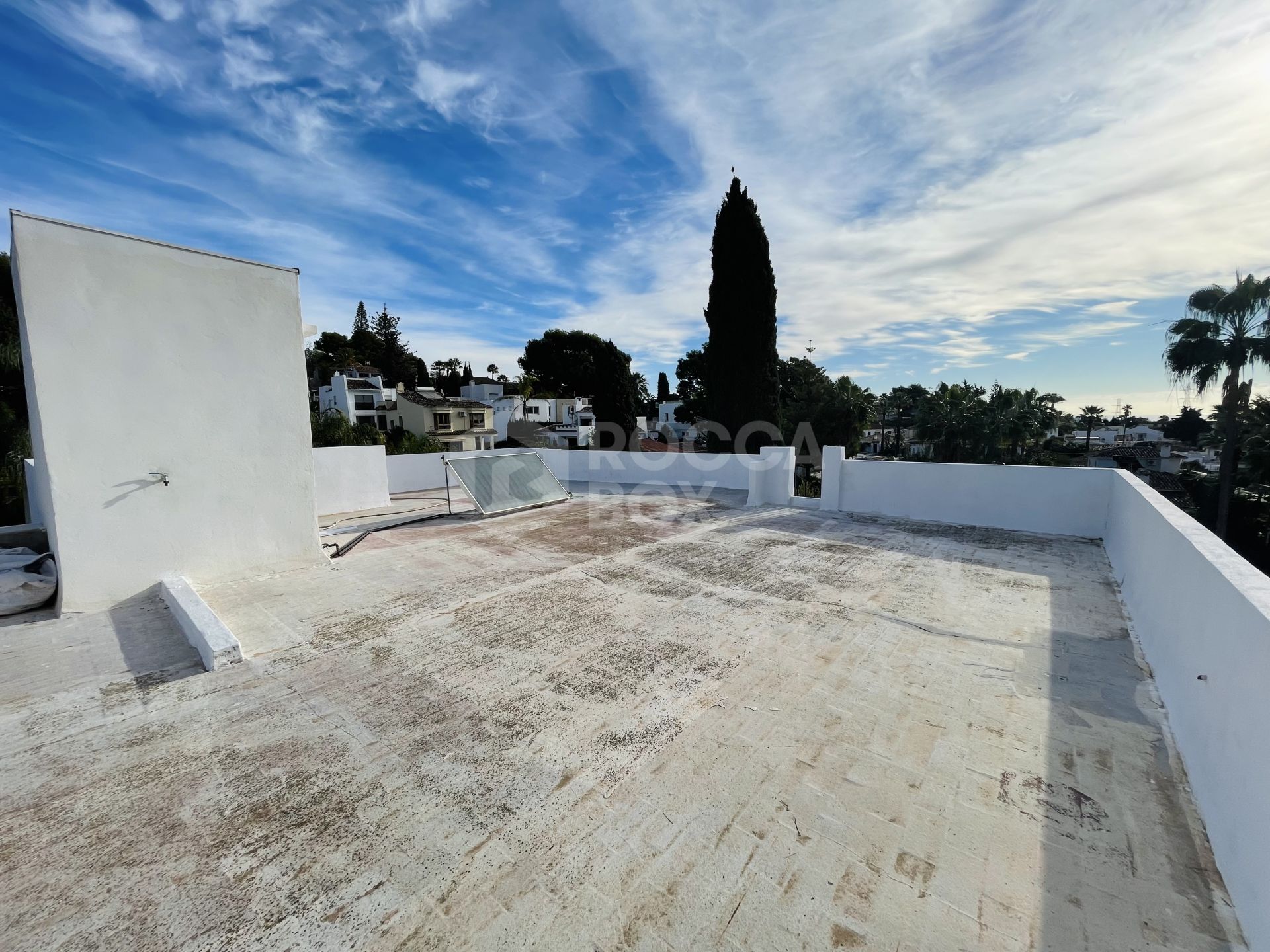 STYLISH, CONTEMPORARY VILLA SITUATED IN THE HEART OF NUEVA ANDALUCIA.