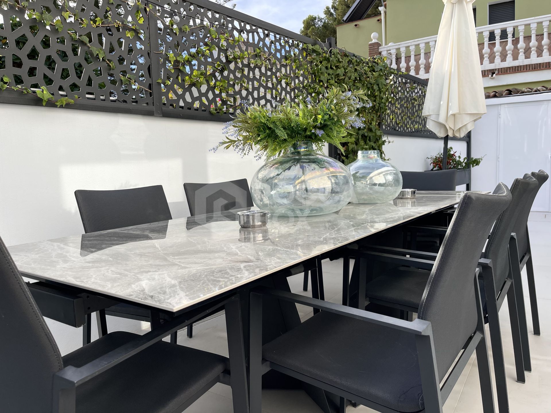 STYLISH, CONTEMPORARY VILLA SITUATED IN THE HEART OF NUEVA ANDALUCIA.