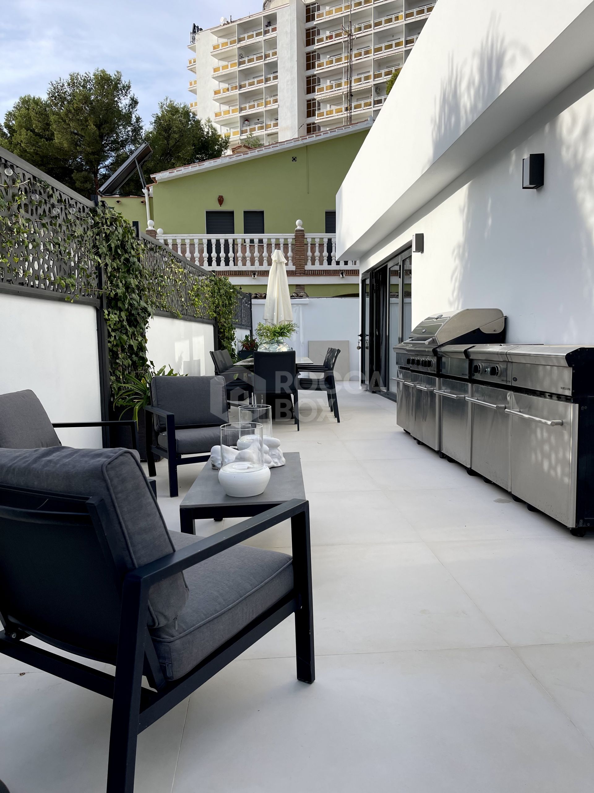 STYLISH, CONTEMPORARY VILLA SITUATED IN THE HEART OF NUEVA ANDALUCIA.