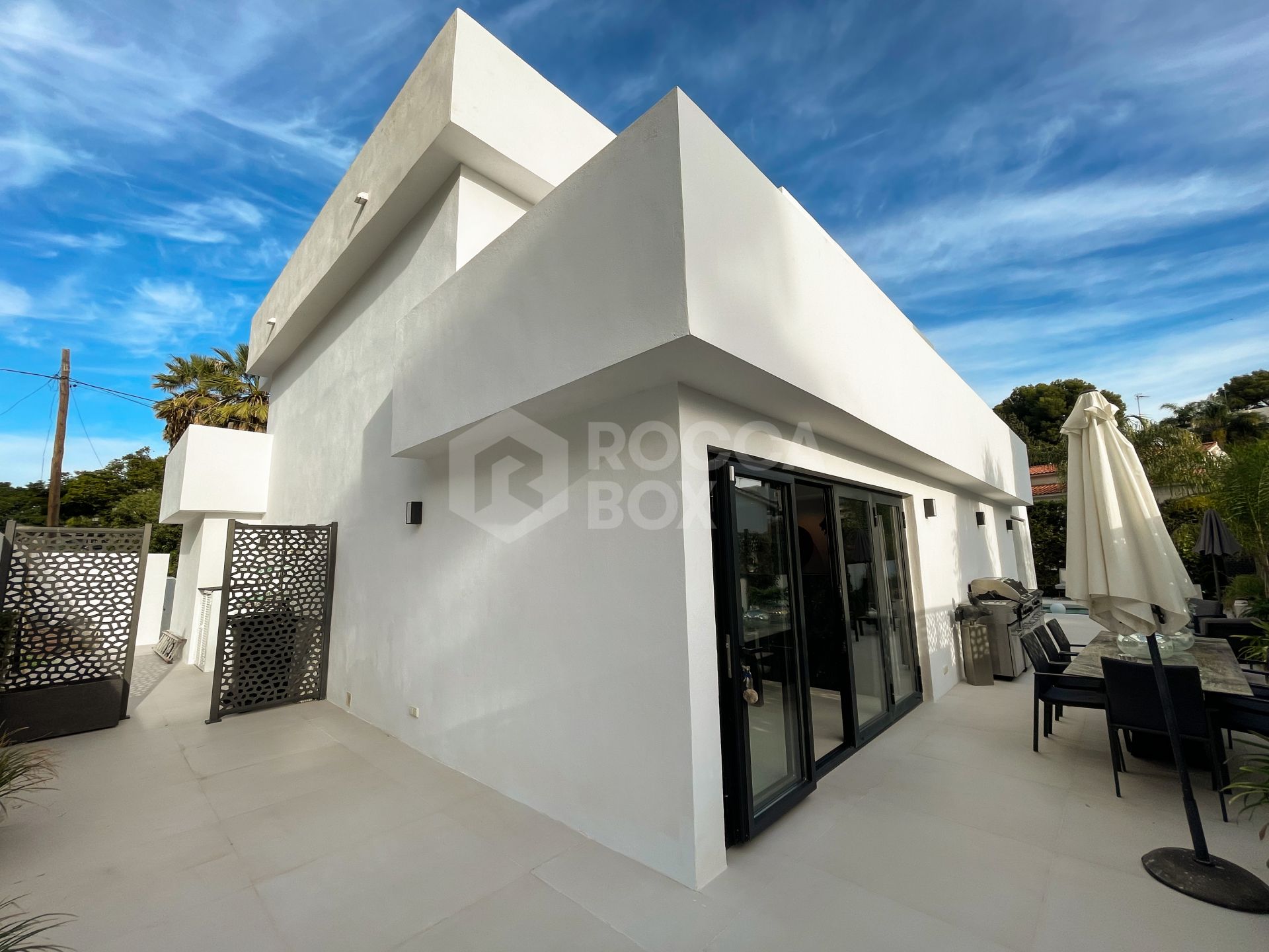 STYLISH, CONTEMPORARY VILLA SITUATED IN THE HEART OF NUEVA ANDALUCIA.