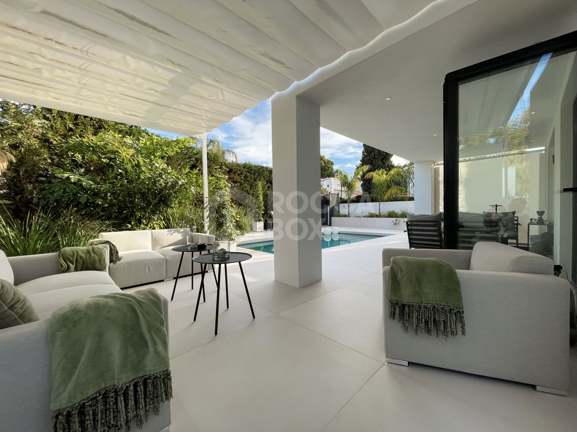 STYLISH, CONTEMPORARY VILLA SITUATED IN THE HEART OF NUEVA ANDALUCIA.
